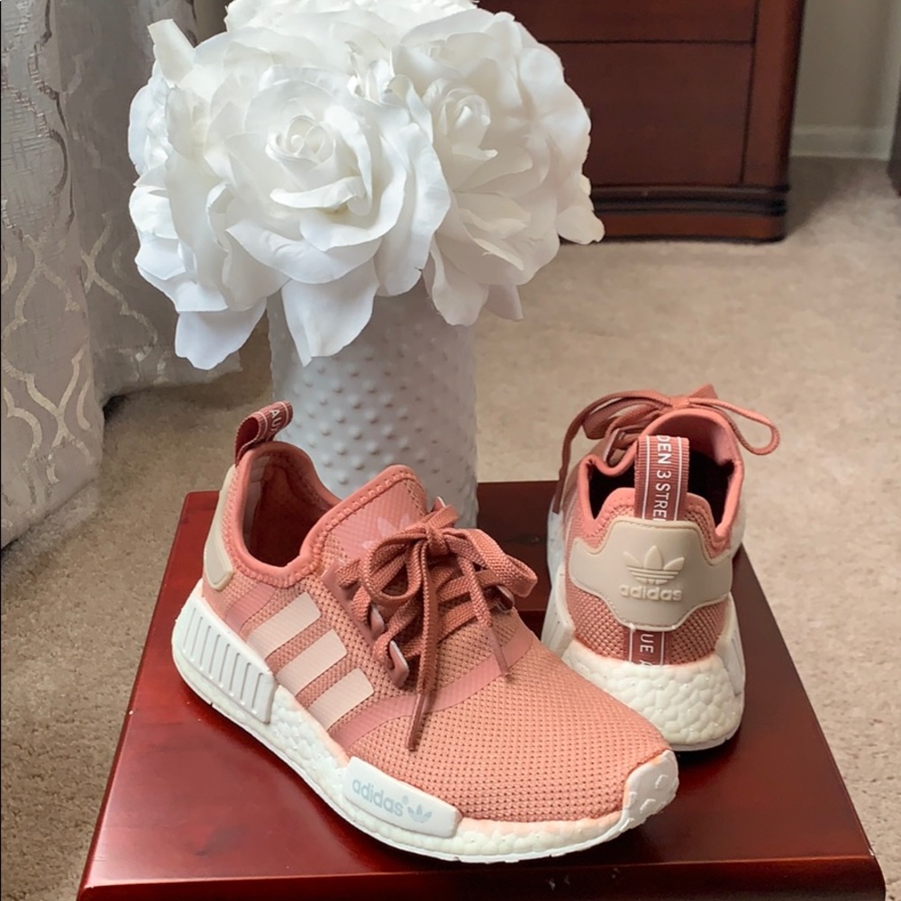Women’s NMD R1 vintage salmon color
